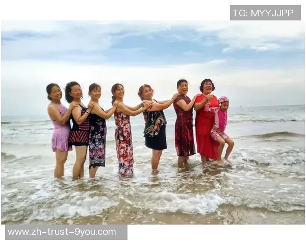 足球明星携家人海边度假尽享阳光沙滩与悠闲时光